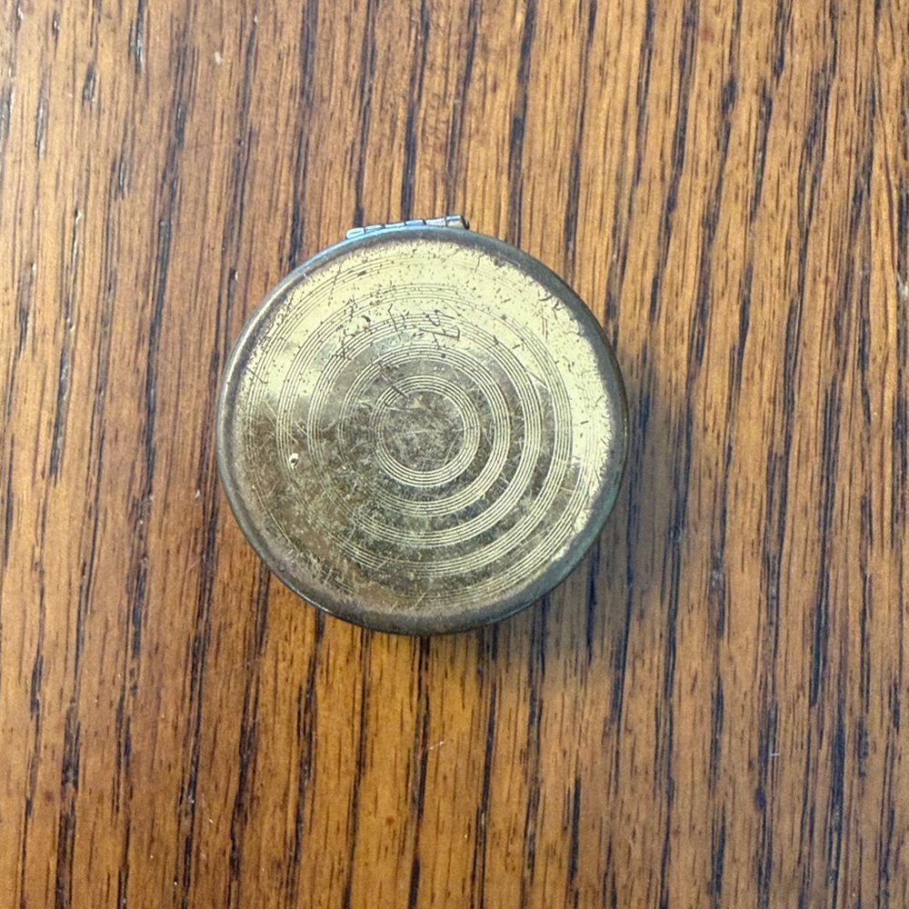 Vintage enamel pill box - Picture 2 of 6